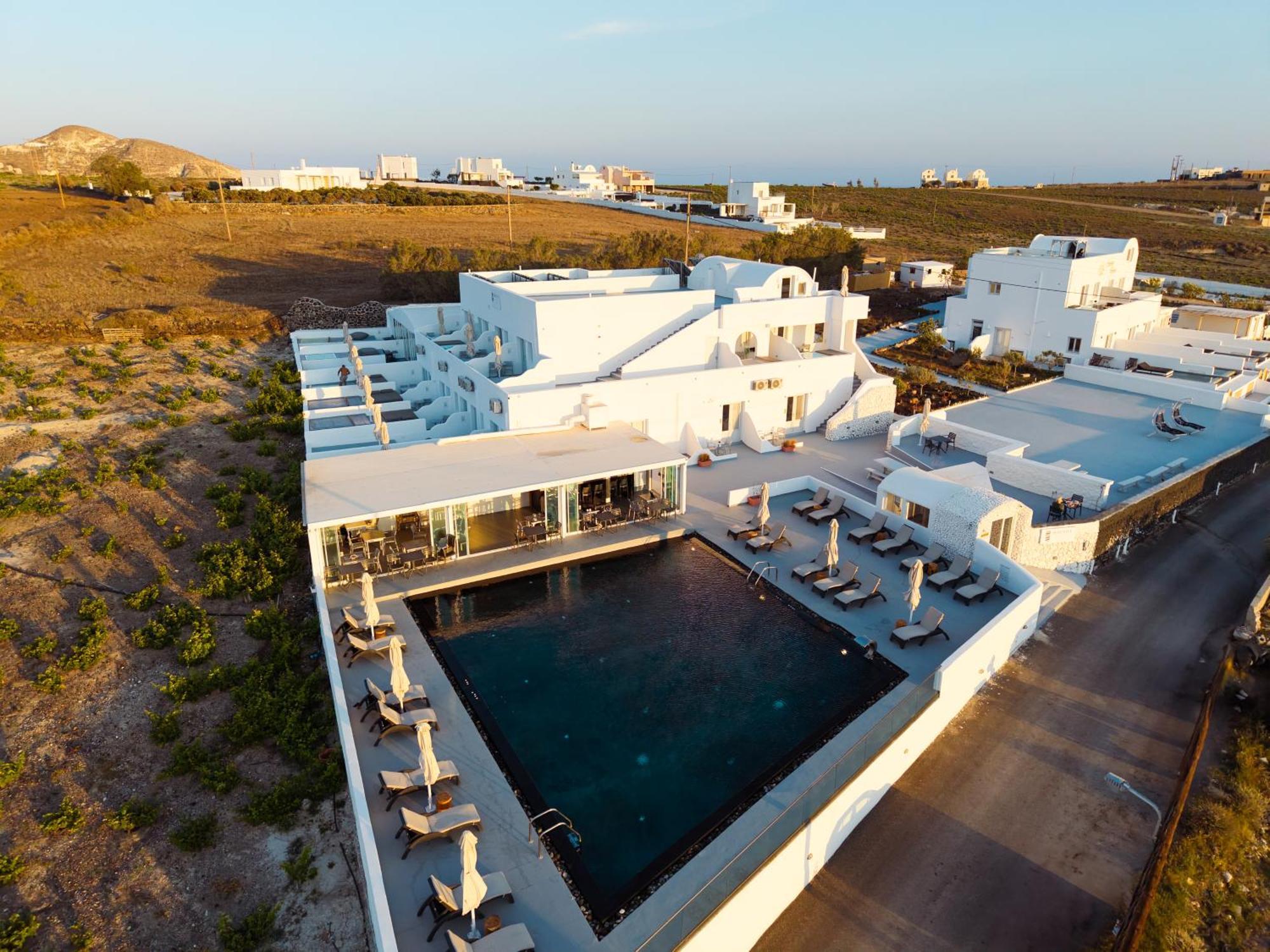 Serenita Luxury Suites Akrotírion المظهر الخارجي الصورة