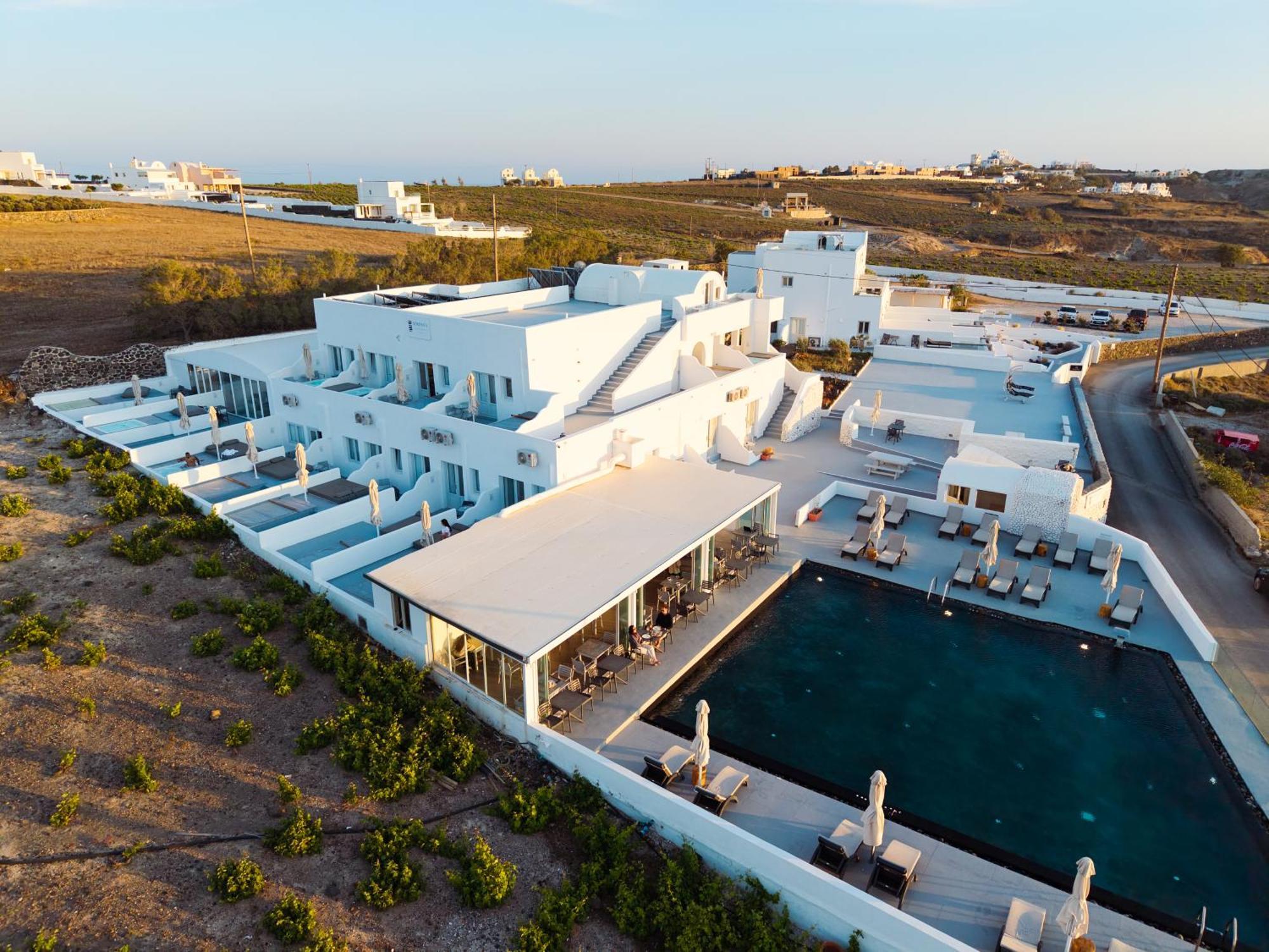 Serenita Luxury Suites Akrotírion المظهر الخارجي الصورة