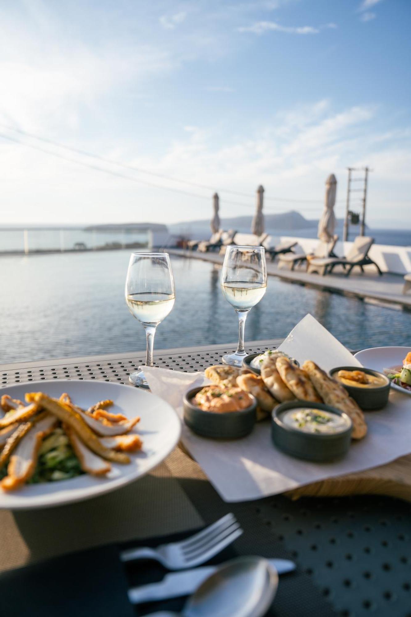 Serenita Luxury Suites Akrotírion المظهر الخارجي الصورة